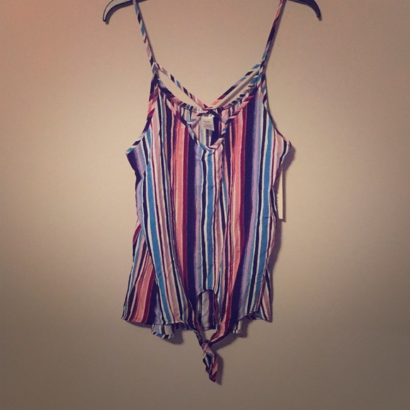 🌻Lovely Bubbly Spaghetti Strap Blouse - Picture 1 of 4